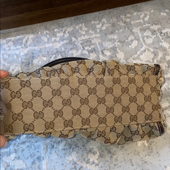 Gucci Shoulder Bag - Picture 6 of 11